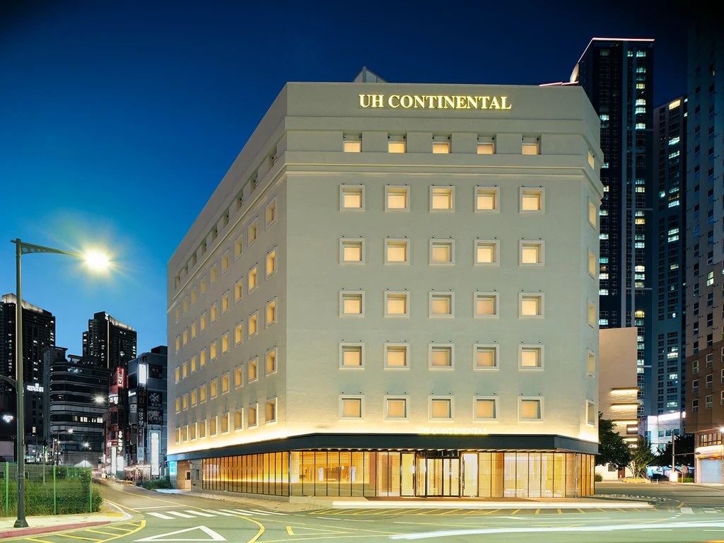 The exterior of UH Continental Centerpoint at dusk, with the ‘UH CONTINENTAL’ sign visible at the top of the building.